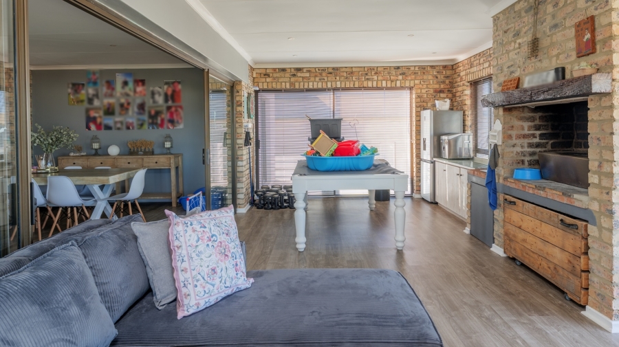 To Let 4 Bedroom Property for Rent in Oceanview Heights Western Cape